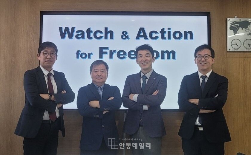 사진 왼쪽에서 오른쪽 순으로 유승수, 김기수, 이명규, 이동환 변호사